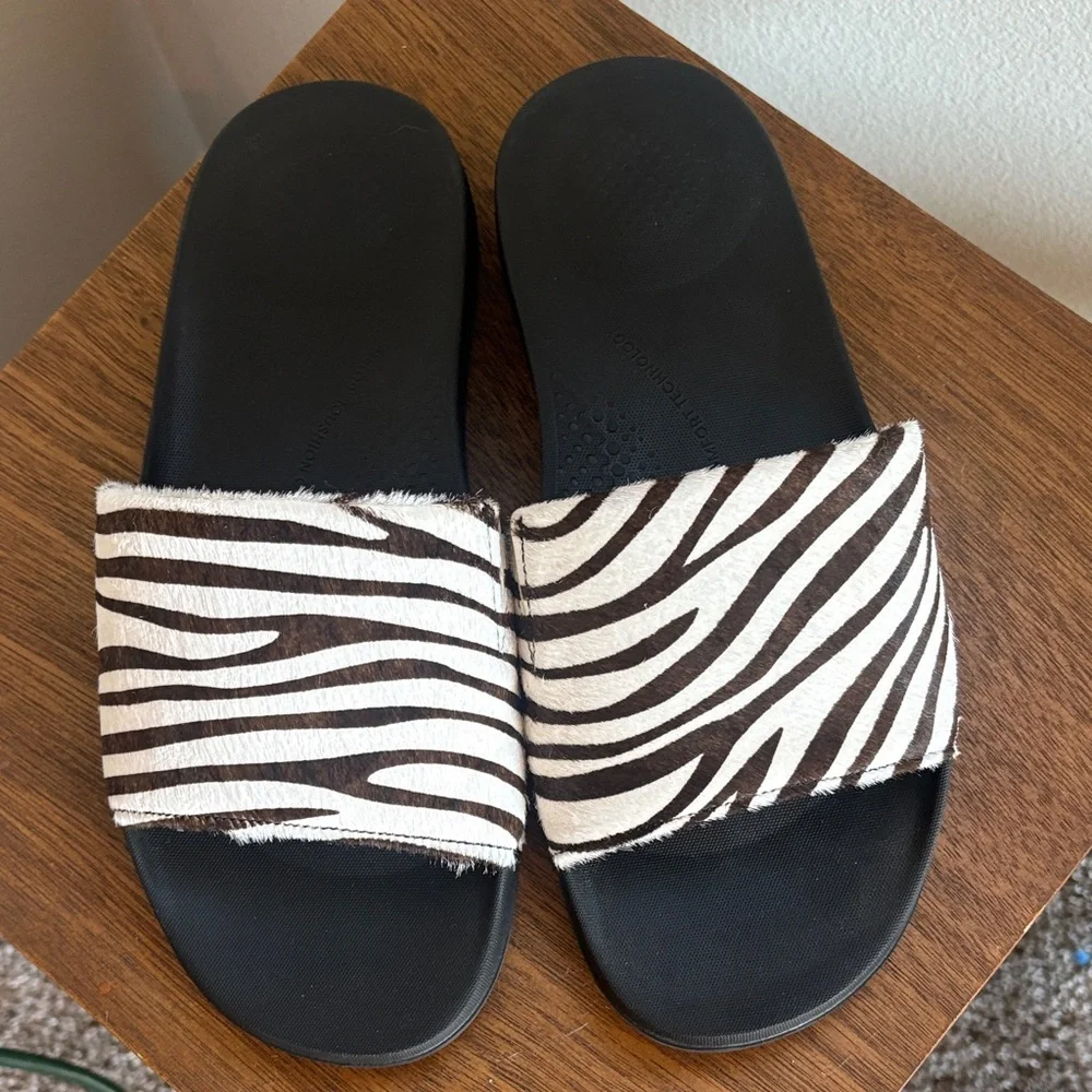 Fitflop EUC Iqushion Hair-on Leather Zebra Print Slides Women’s EU 42 / US 10